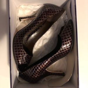 Elegant Crocodile Pattern Heels